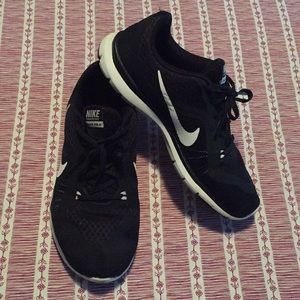 Price drop 💥 Black Nike Training shoes